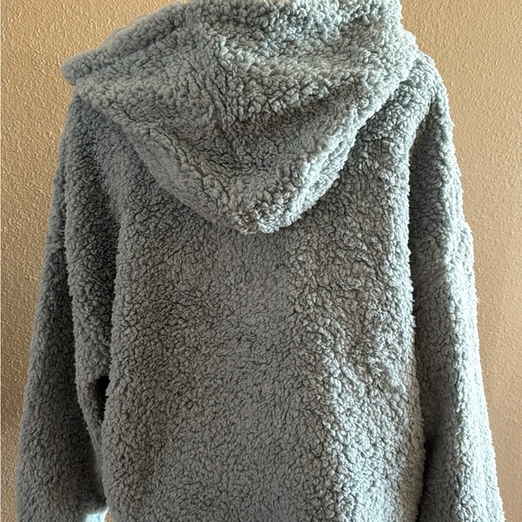 Light blue Soft teddy 1/2 zip up pullover with adjustable bottom NWT - Picture 10 of 11